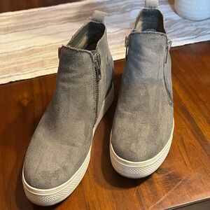 Steve Madden - Size 8 - Wedge sneaker